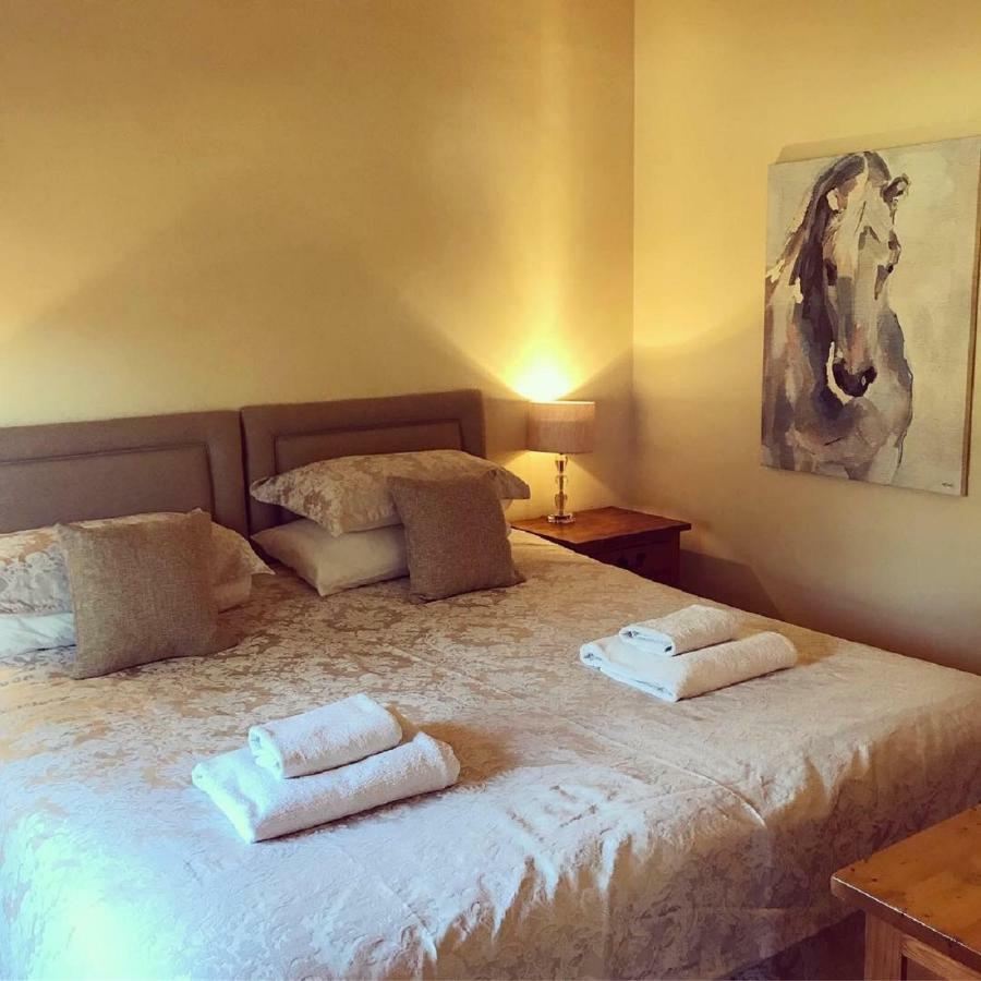 Quay Quarters Villa ชิชิสเตอร์ ภายนอก รูปภาพ
